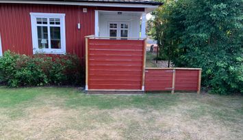 Nyrenoverad stuga vid Varamobaden i Motala
