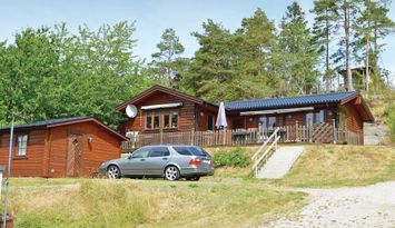 Charmigt timmerhus nära havet