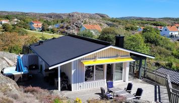 Fint hus nära havet i sommaridyll på Tjörn