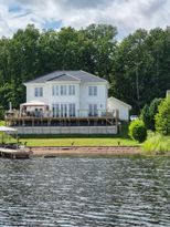 Large and Comfortable Lakefront House with Private