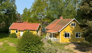 Gula Stugan, Skogsbo i centrala Leksand