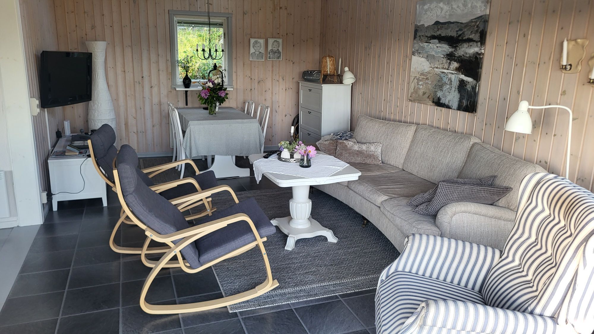 Fritidshus med sjöutsikt – bild 4 av 20