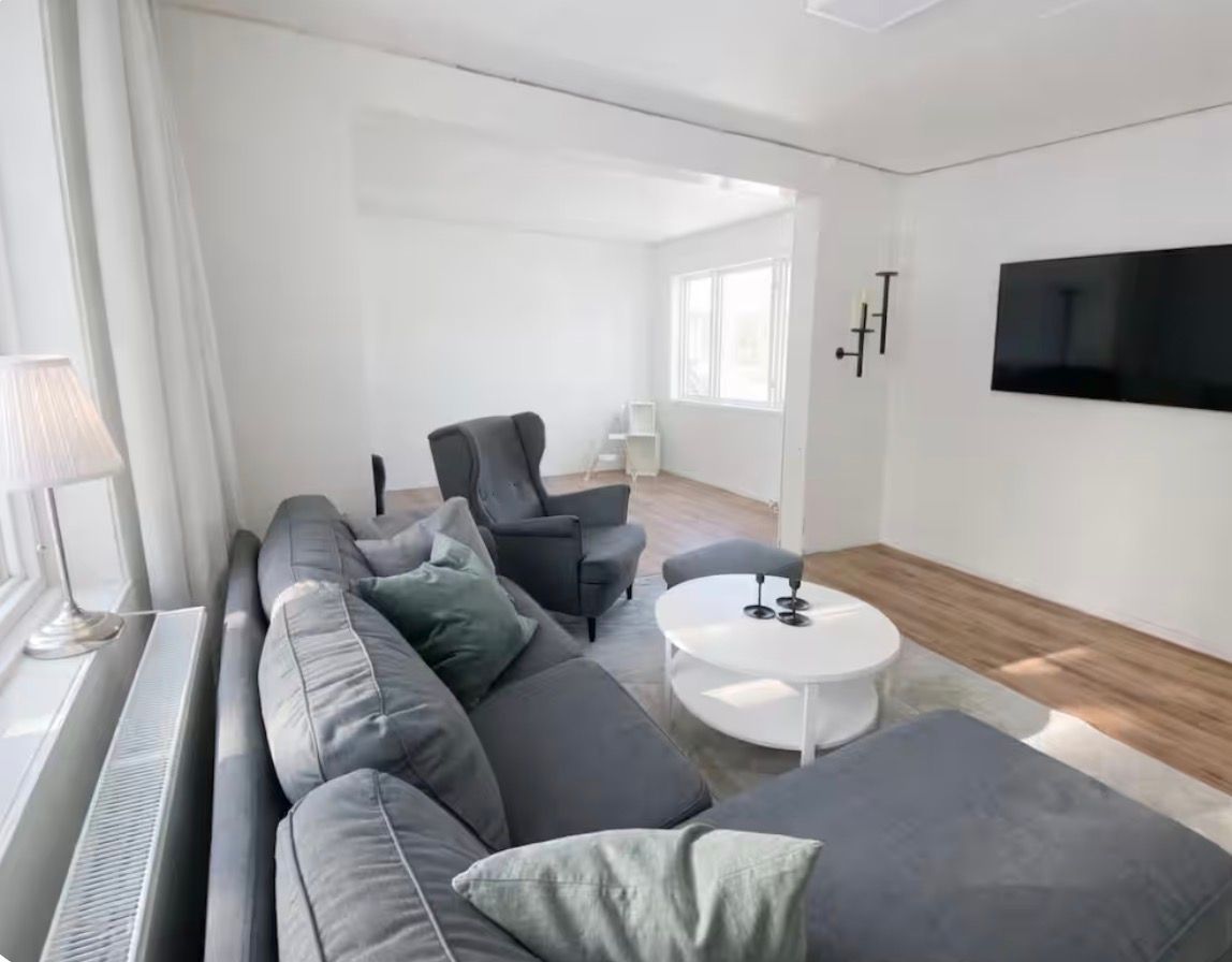 Hus i Högland - Långsele vid fiske. – bild 5 av 7