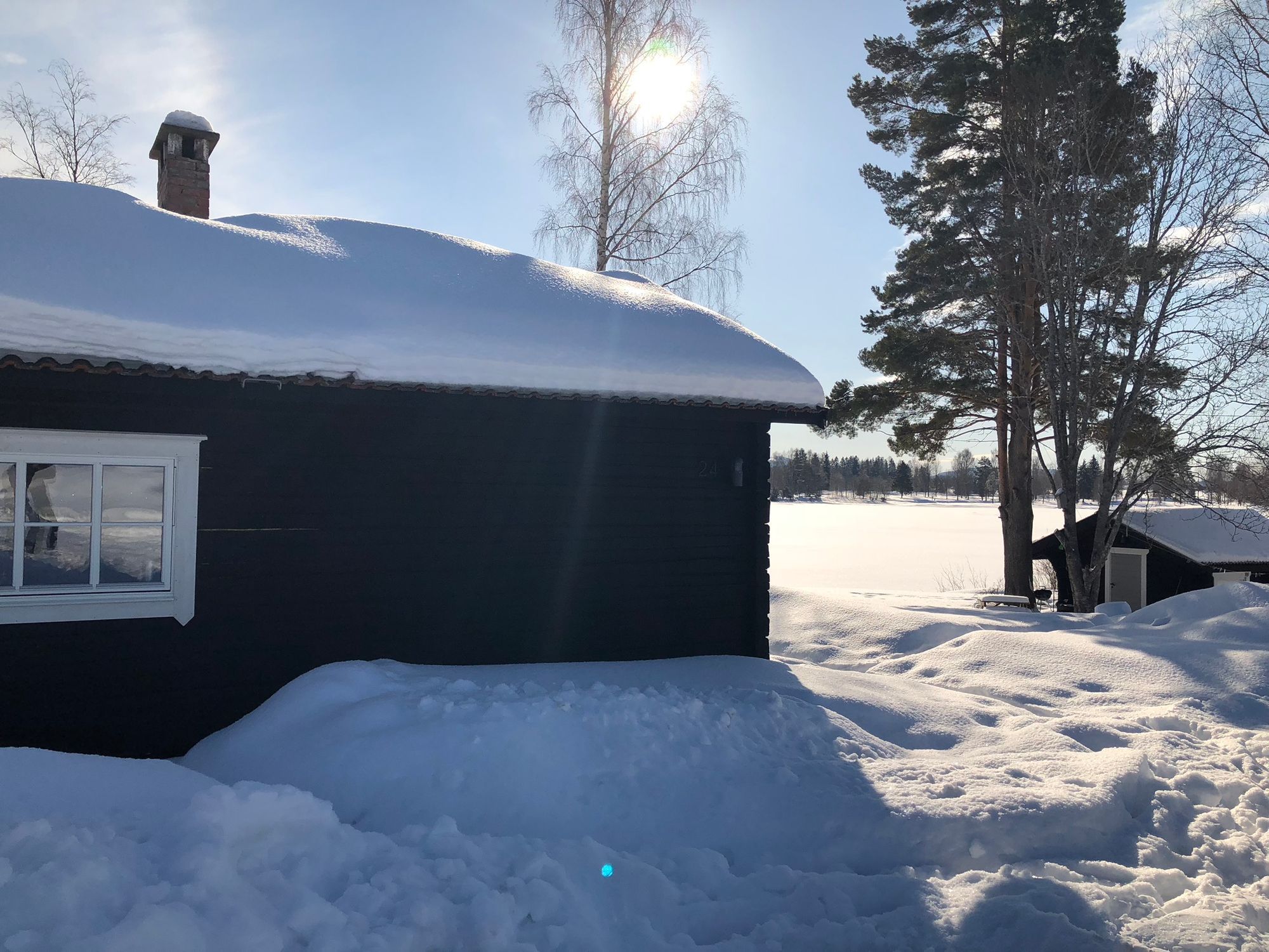 Stuga med sjötomt i Järvsö – bild 1 av 24
