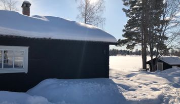 Stuga med sjötomt i Järvsö