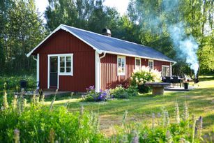 Mysig stuga vid Emån med kanonläge till allt