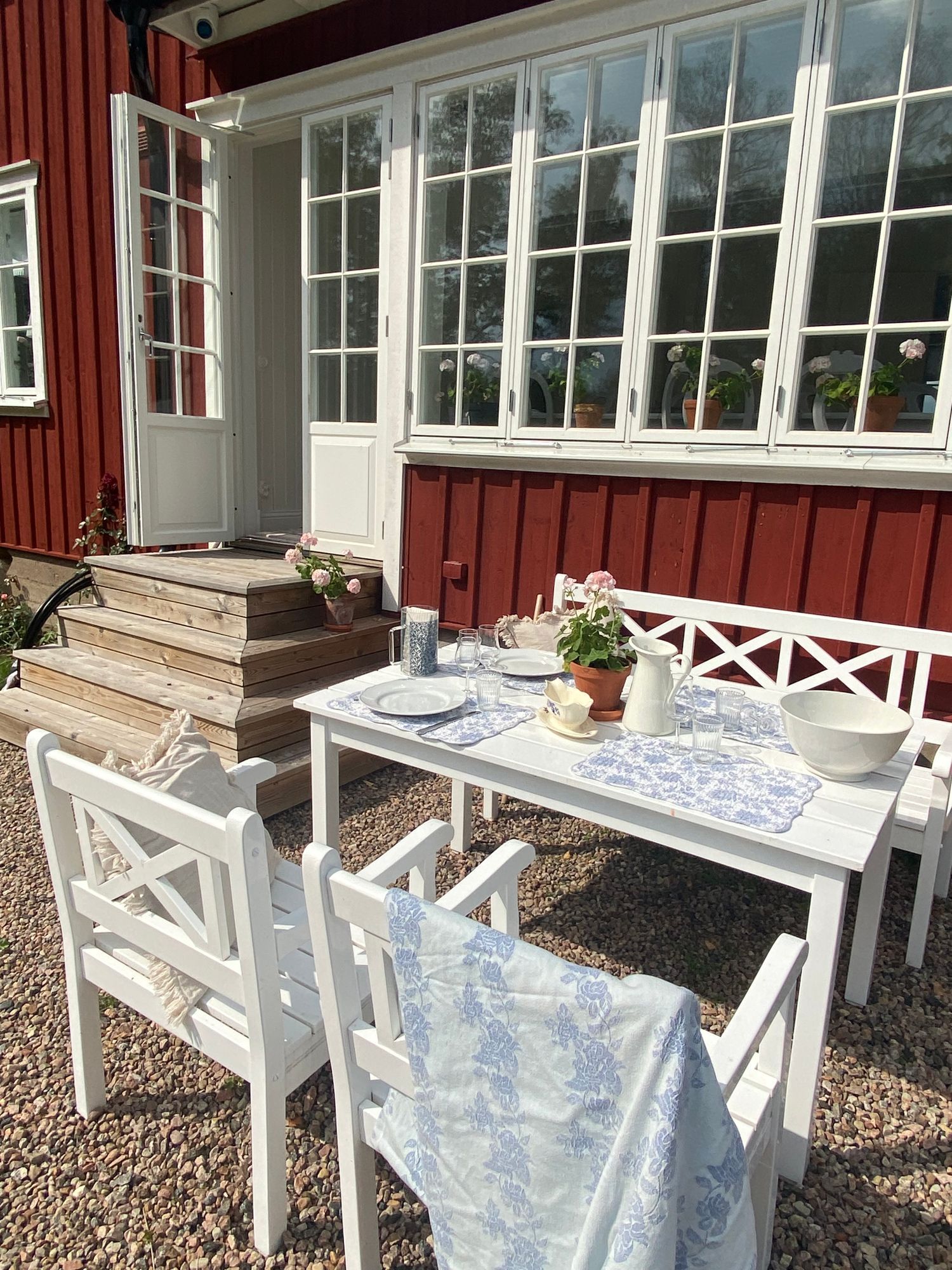 Privat sekelskiftespärla med pool och tennisbana – bild 9 av 24