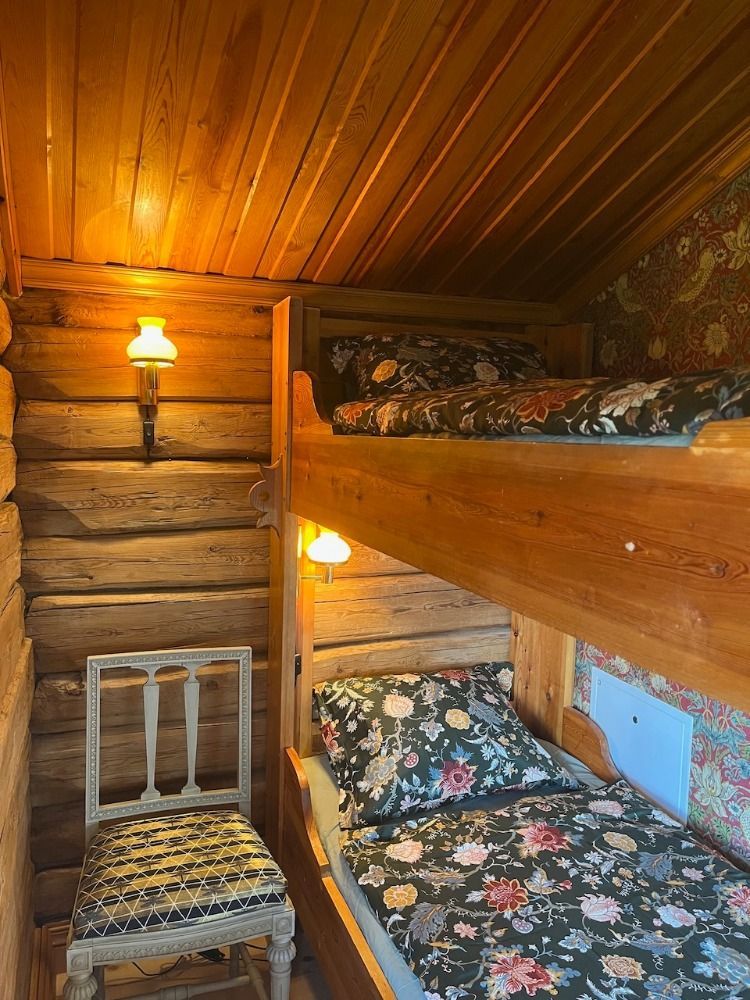 Mysig timmerstuga belägen i Bonäs vid Orsasjön – bild 12 av 17