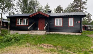 Stuga med bastu i Gubbmyren intill Lindvallen.