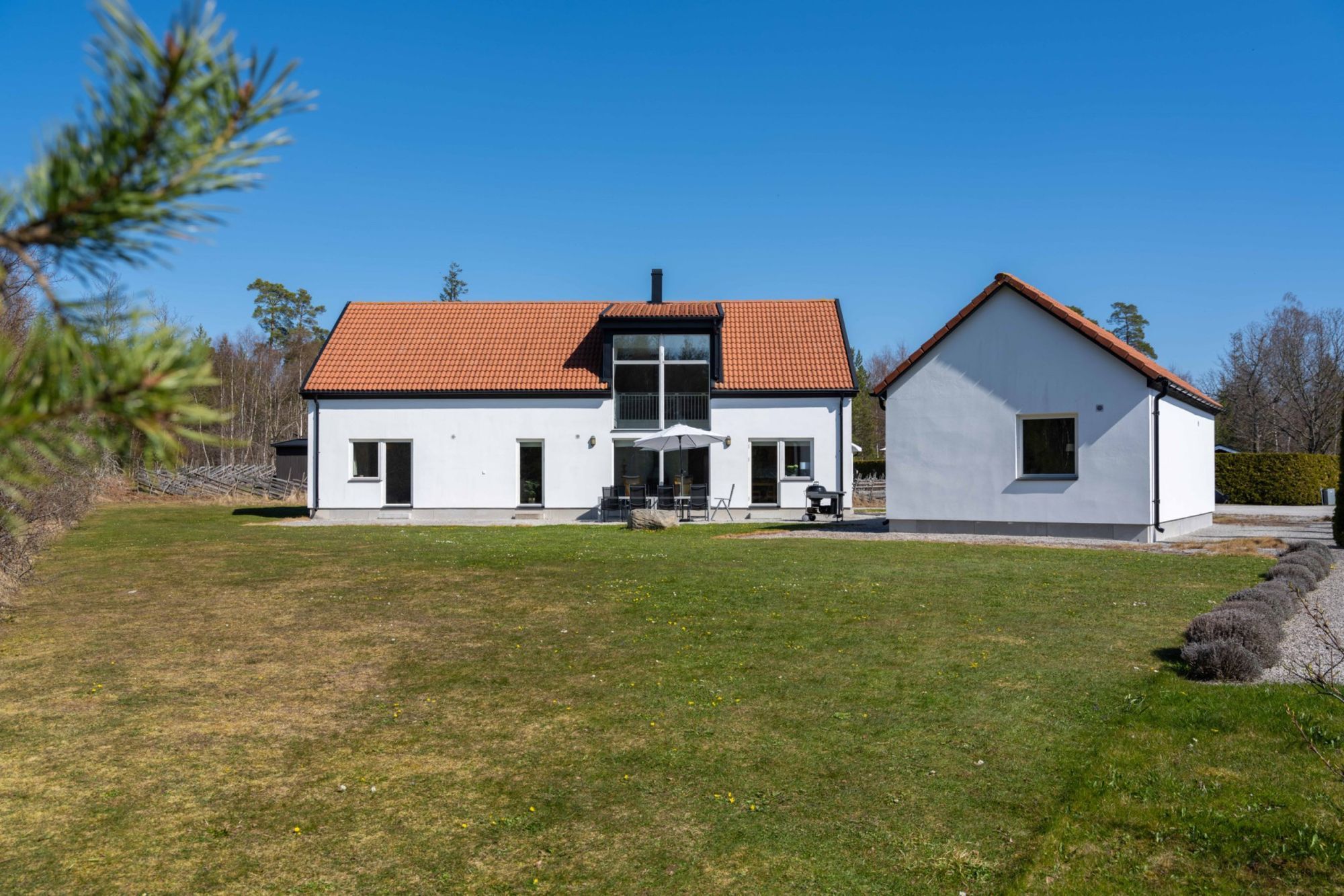 Modern villa med 10-12 bäddar i Tofta Gnisvärd