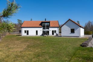 Modern villa med 10-12 bäddar i Tofta Gnisvärd