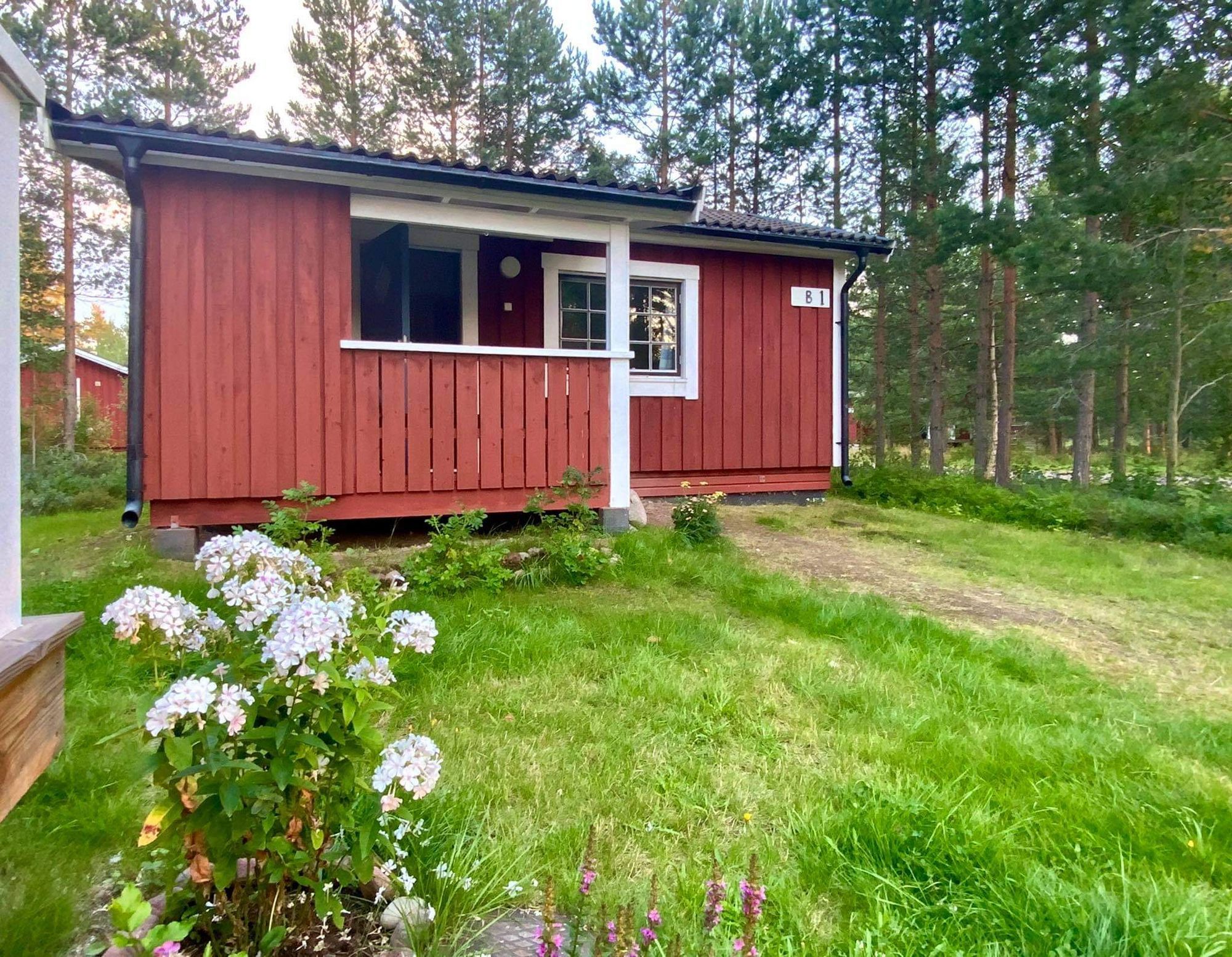 Liten stuga på naturtomt nära Siljan – bild 2 av 22