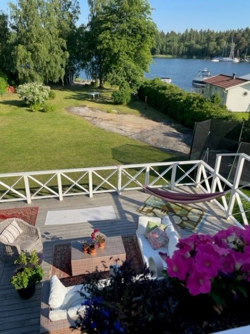 Nybyggd villa med sjötomt och egen brygga – bild 10 av 20