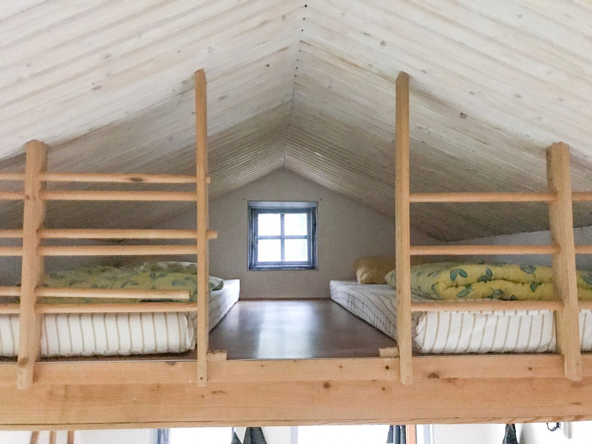 Hus på strandtomt med egen brygga och många bäddar – bild 14 av 24