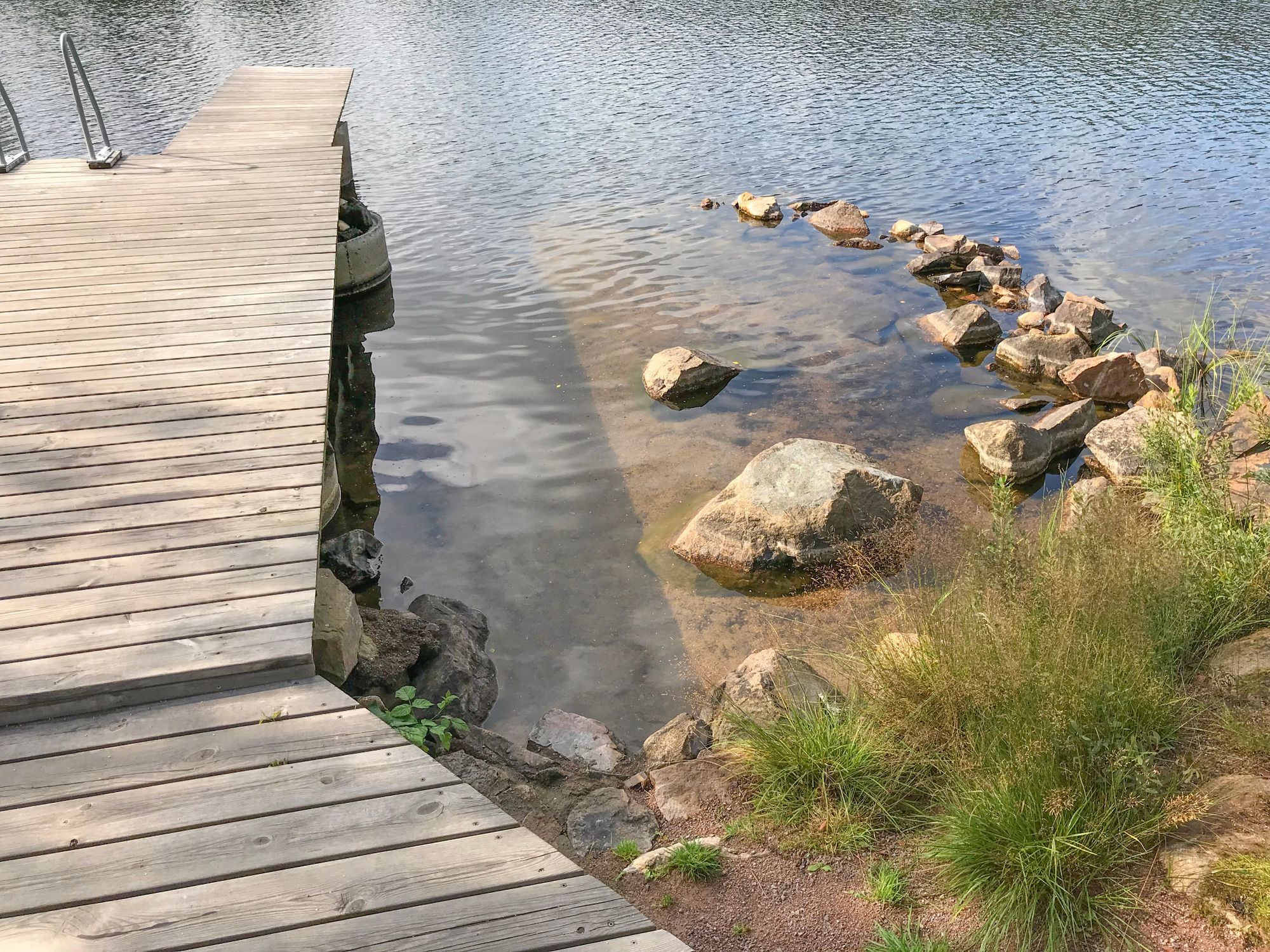 Hus på strandtomt med egen brygga och många bäddar – bild 24 av 24