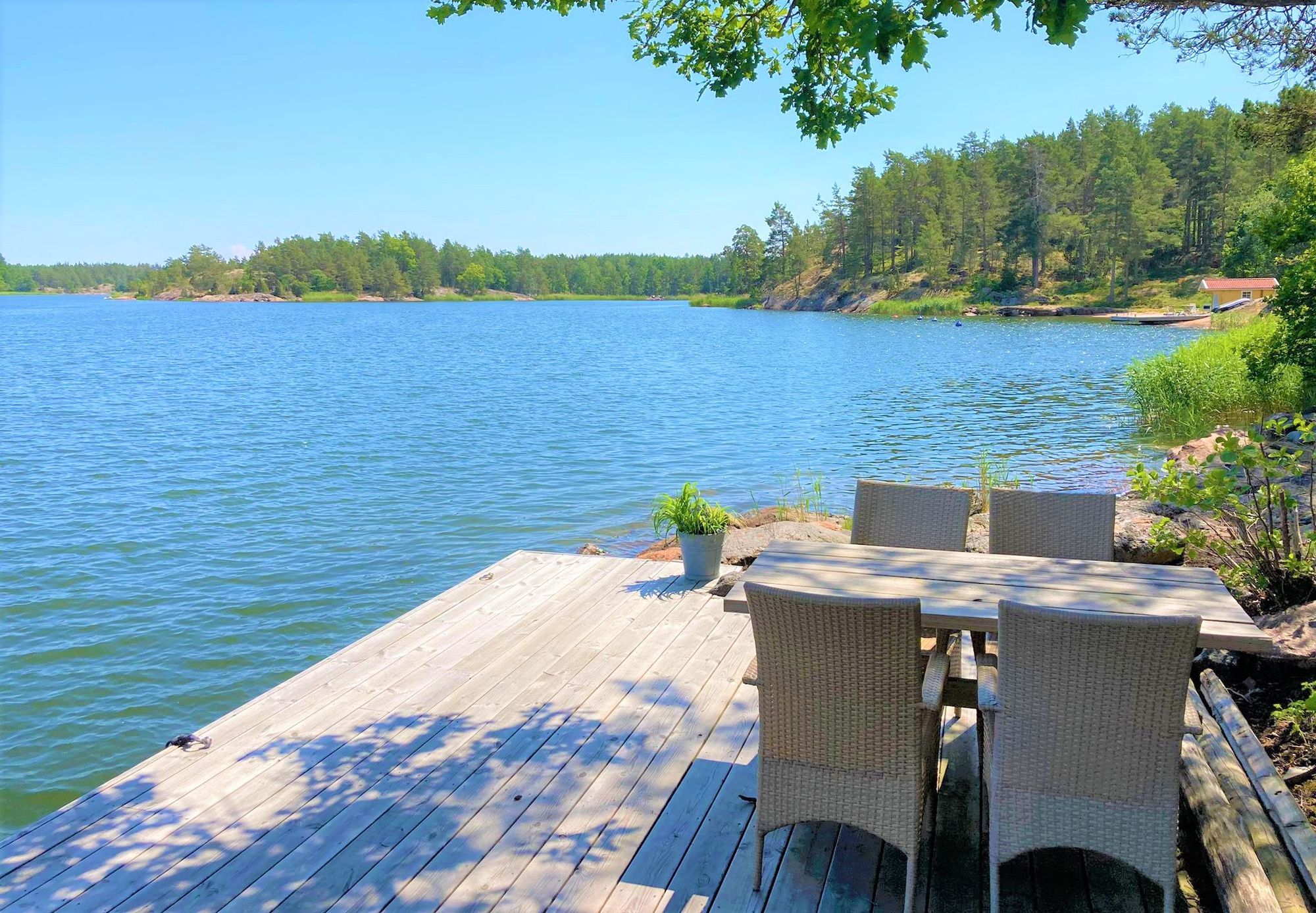 Modernt fritidshus med egen brygga vid havet – bild 18 av 21