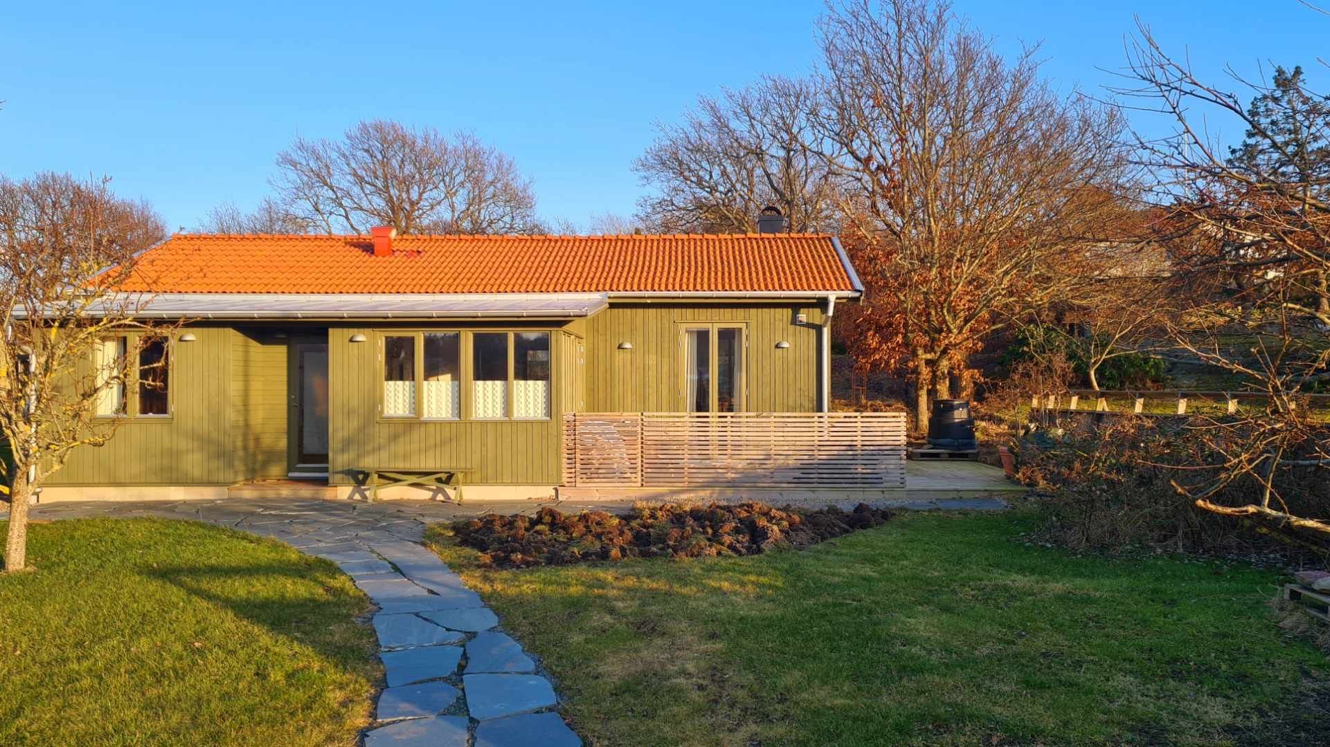 Mysigt hus på Brännö i Göteborgs södra skärgård