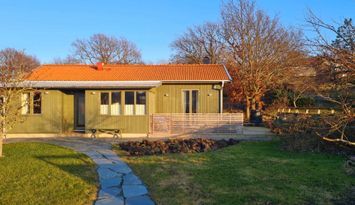 Mysigt hus på Brännö i Göteborgs södra skärgård