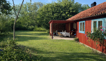 Djupvik - Öland. Stor tomt nära hav. Djur välkomna