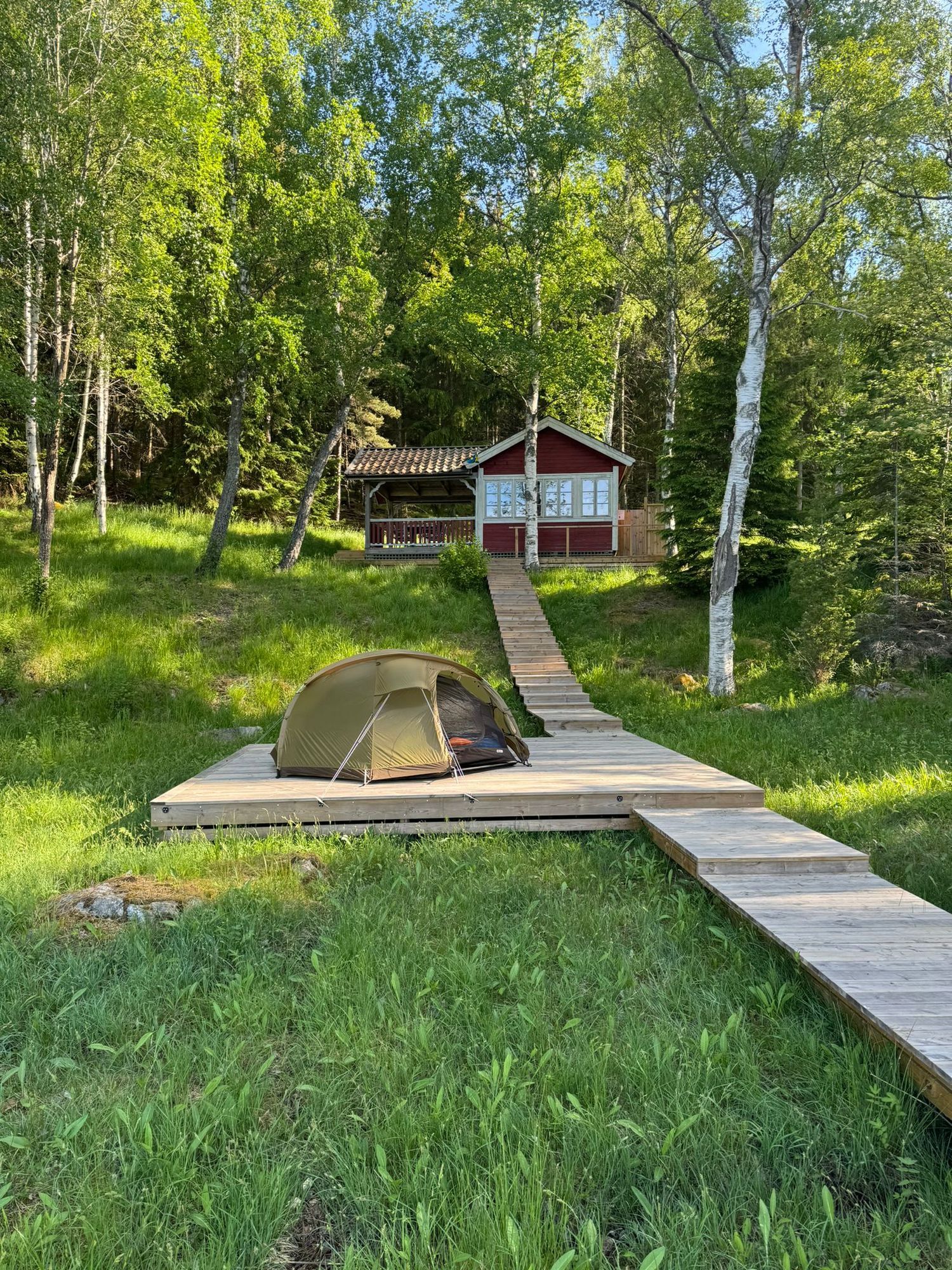 Kanot med stuga på egen ö