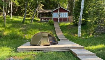 Kanot med stuga på egen ö