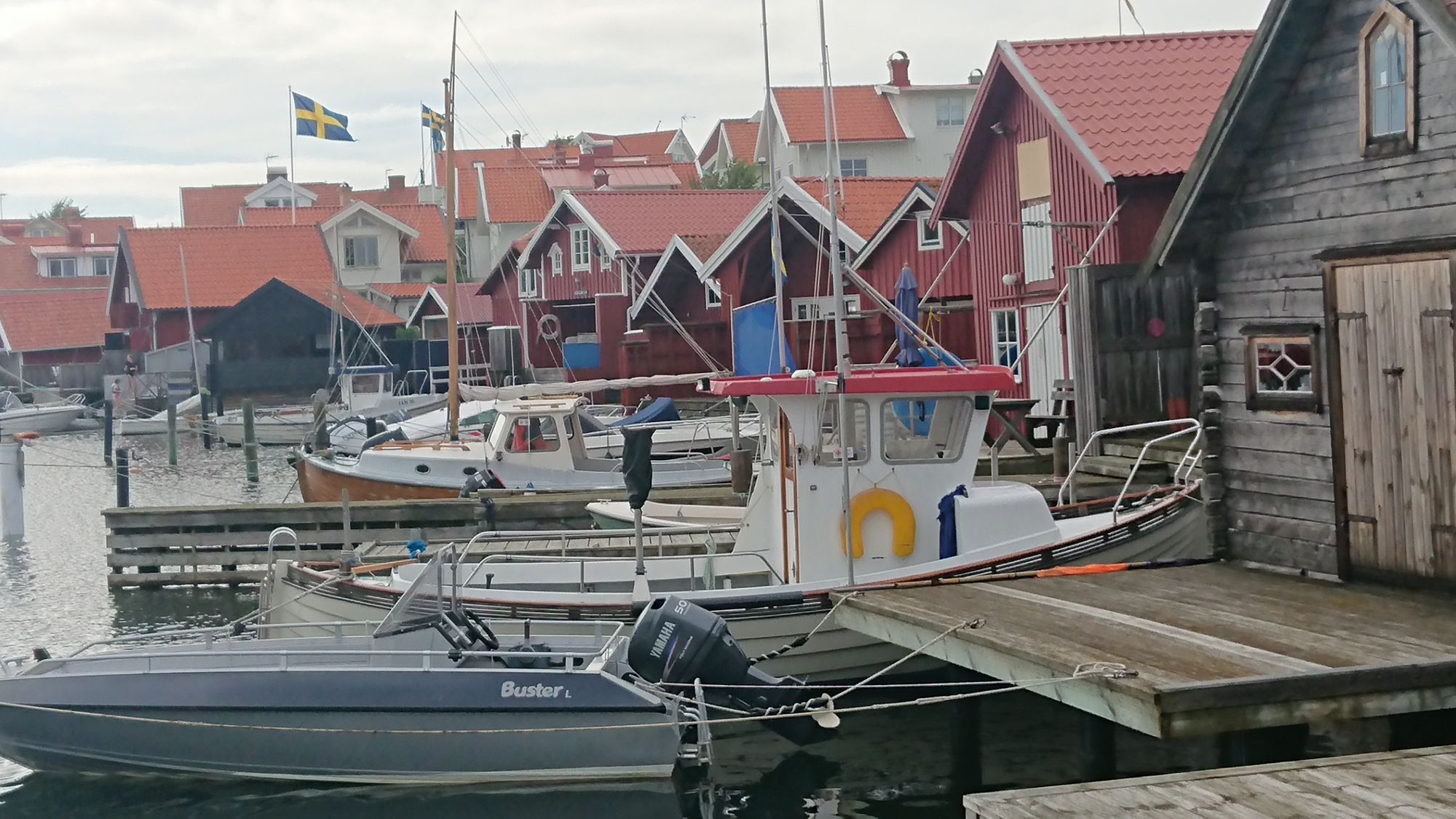 Havet, två meter från - med egen brygga. – bild 19 av 20