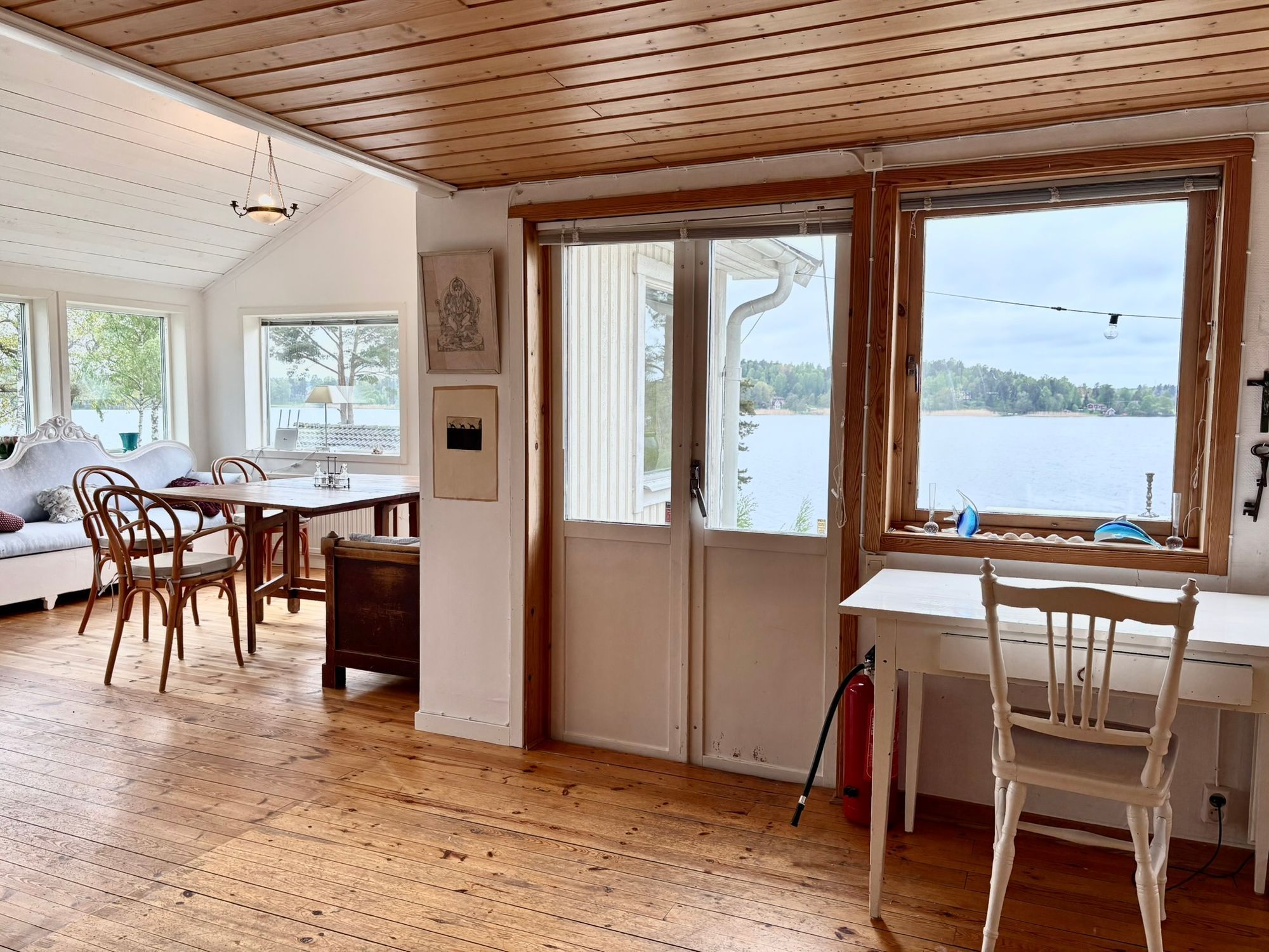 Sjötomt med egen sandstrand o brygga på Färingsö – bild 23 av 24