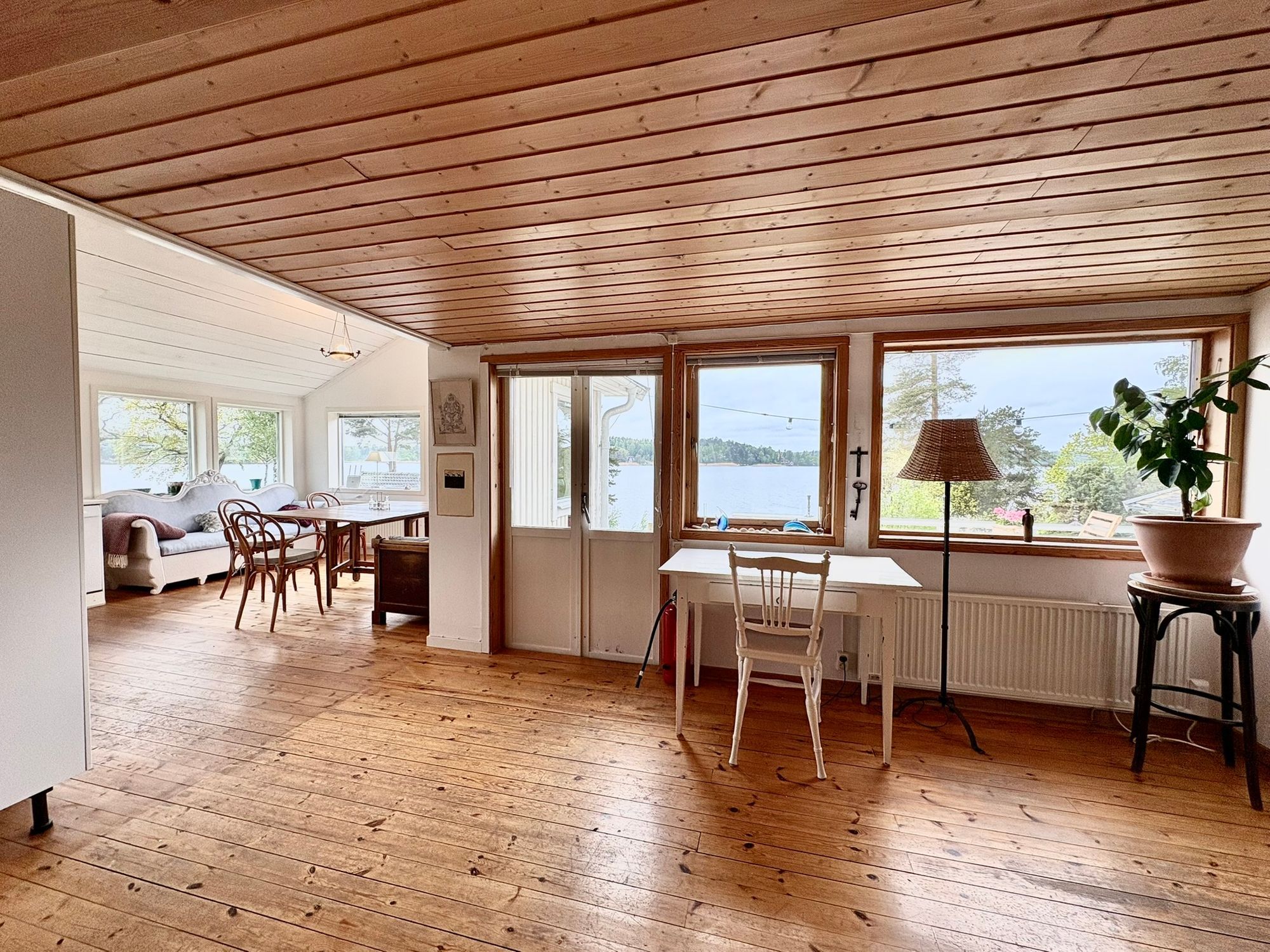 Sjötomt med egen sandstrand o brygga på Färingsö – bild 22 av 24