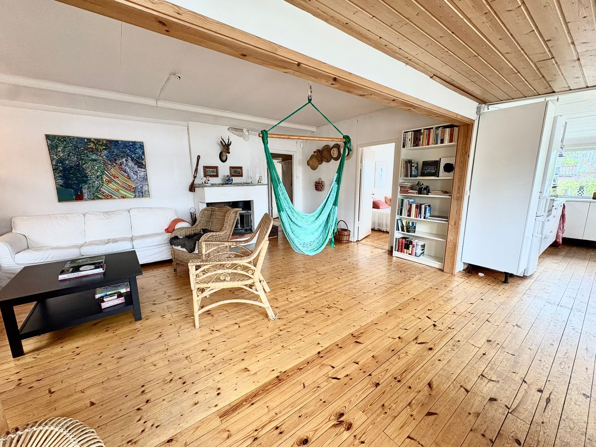 Sjötomt med egen sandstrand o brygga på Färingsö – bild 20 av 24