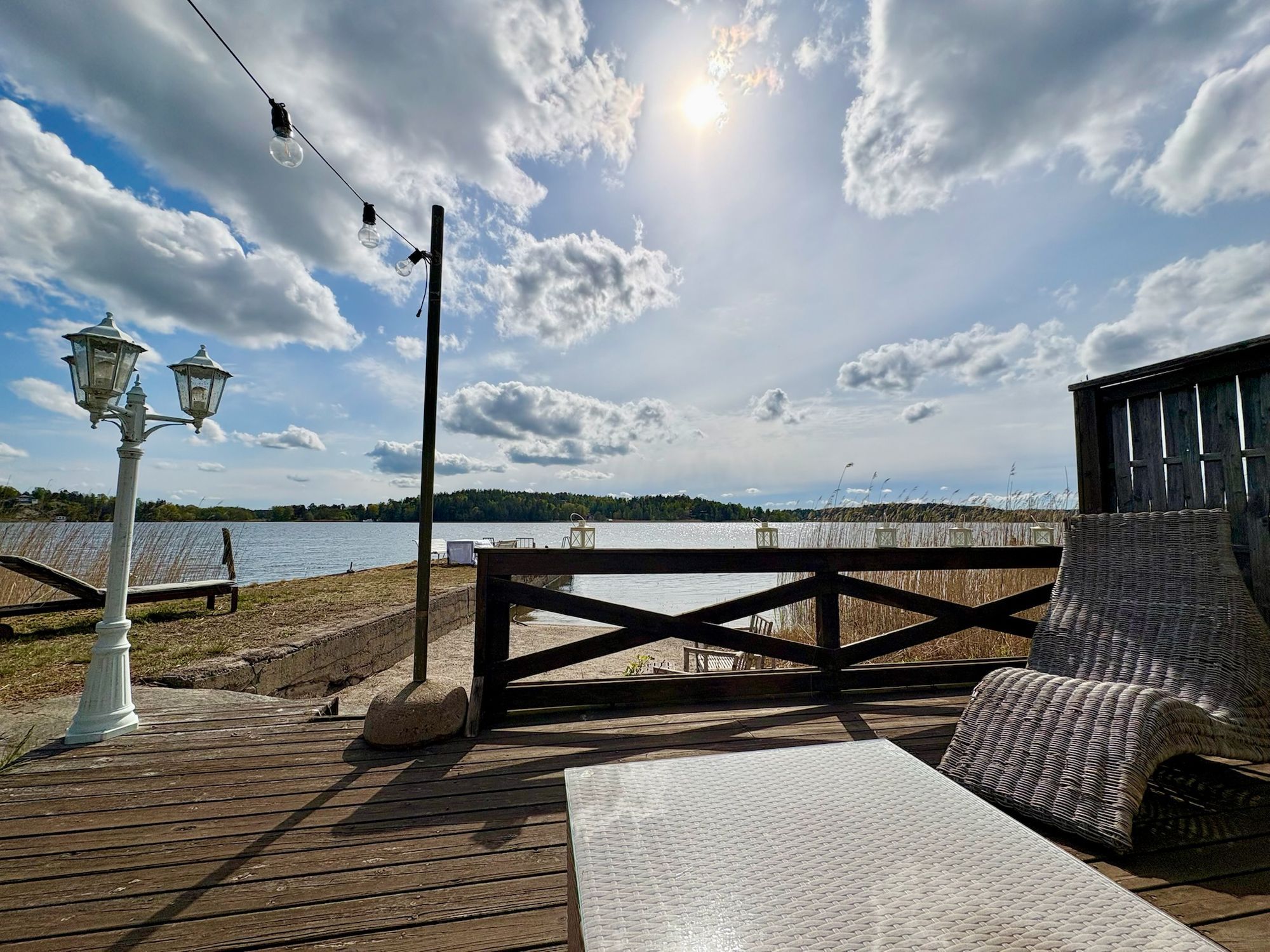 Sjötomt med egen sandstrand o brygga på Färingsö – bild 8 av 24