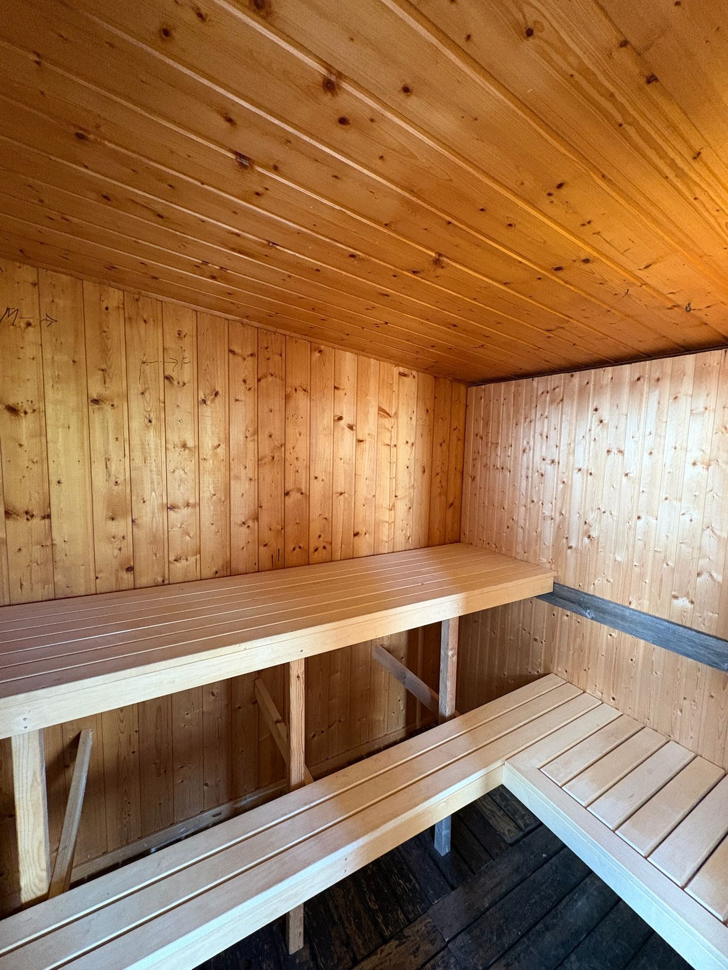 Sjötomt med egen sandstrand o brygga på Färingsö – bild 9 av 24