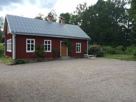 Lovely chalet, next to lake Åsnen.