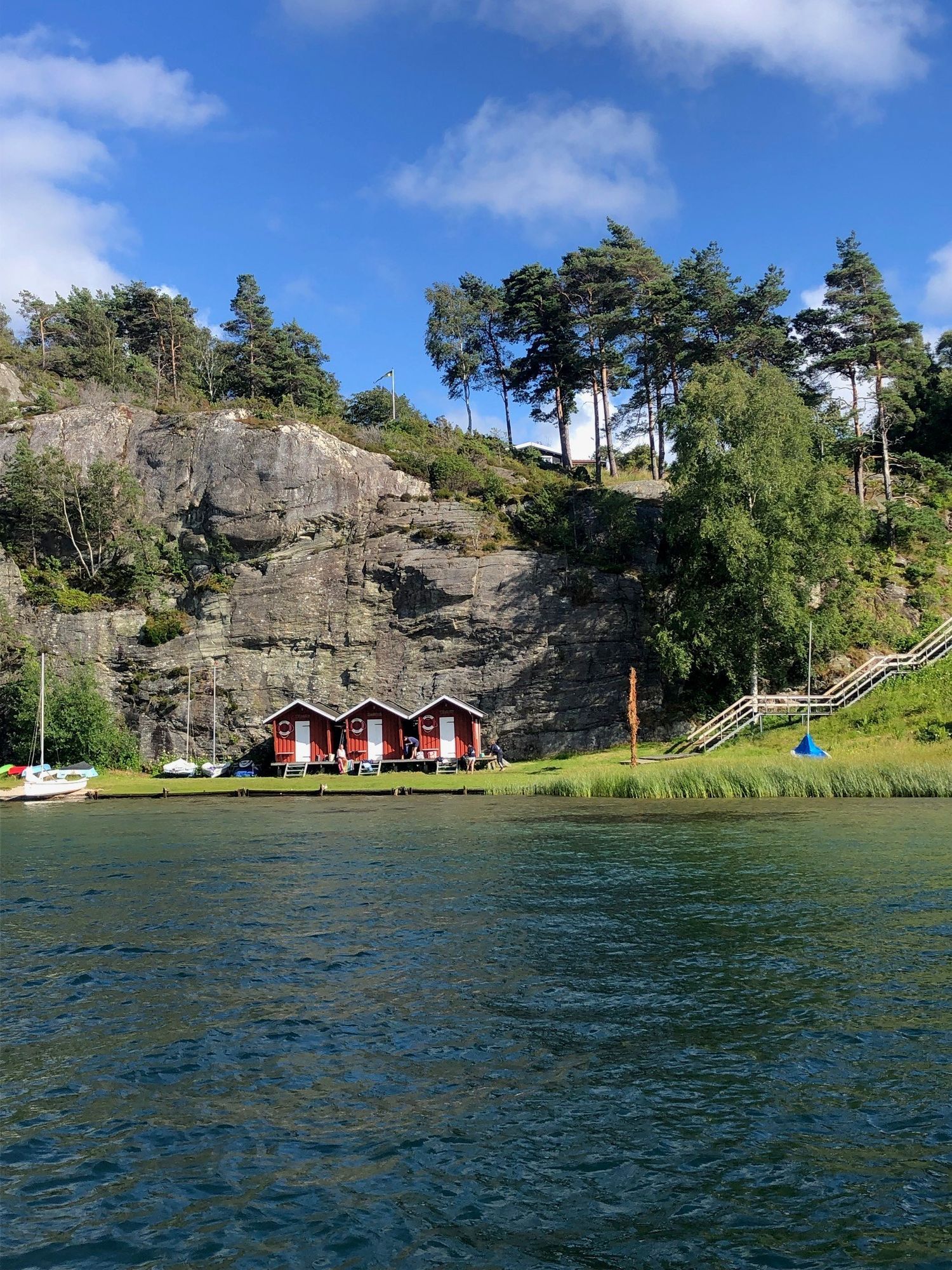 Mysig sommarstuga vid Ellös – bild 17 av 19