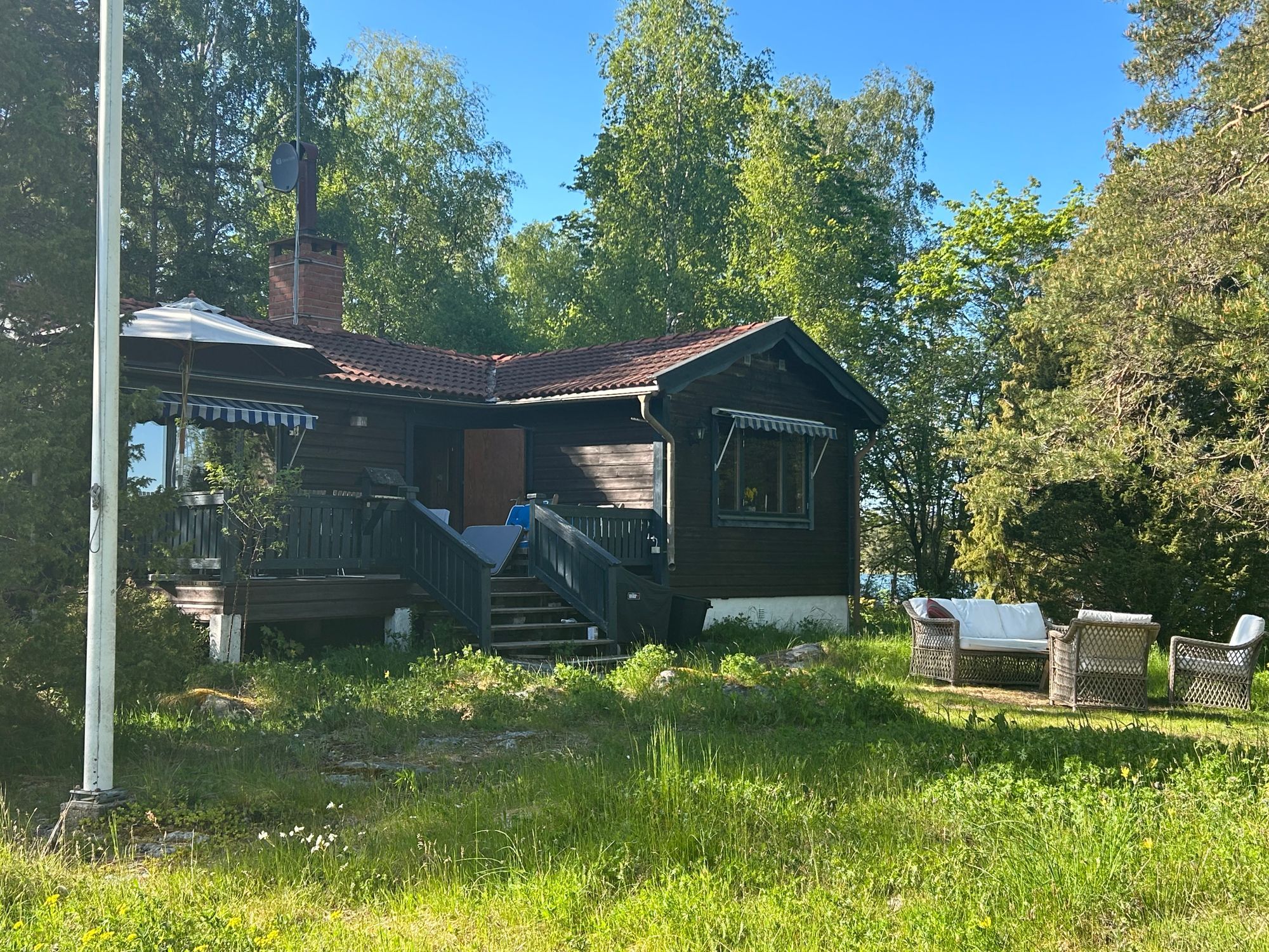 Ogenerat läge med egen brygga vid havet