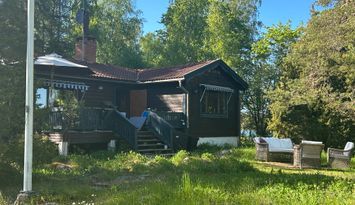 Ogenerat läge med egen brygga vid havet