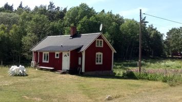Charmig stuga nära havet och naturen