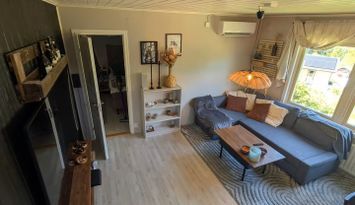 Ostört soligt boende i naturen.