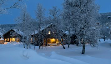 Modernt hus med spabad, nära liftar och längdspår