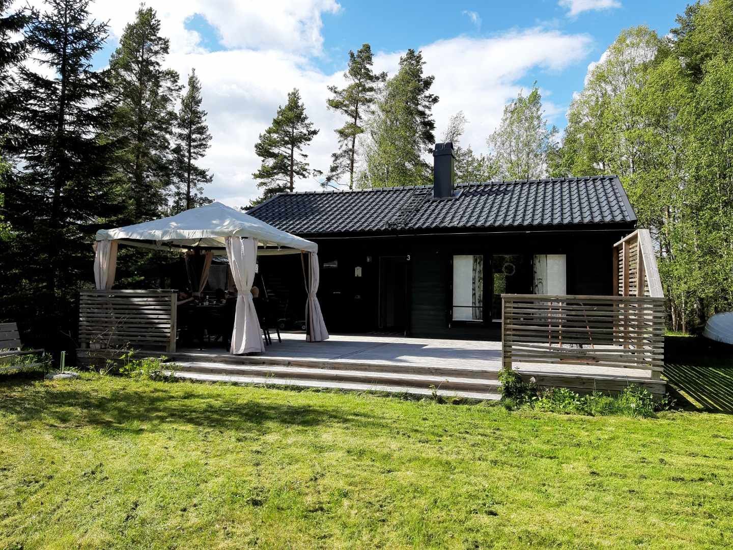 Charmig och modern stuga nära hav och natur