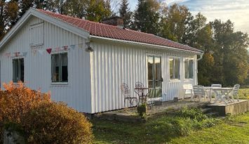 Drömstuga med sjöutsikt och egen badplats
