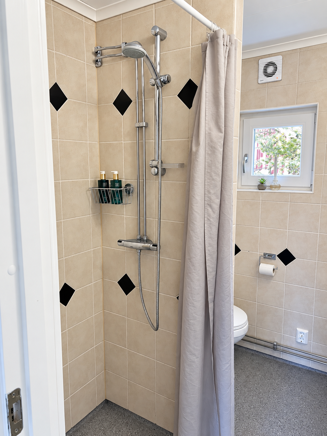 Sommaridyll nära bad och hamn – med privat jacuzzi – bild 15 av 24