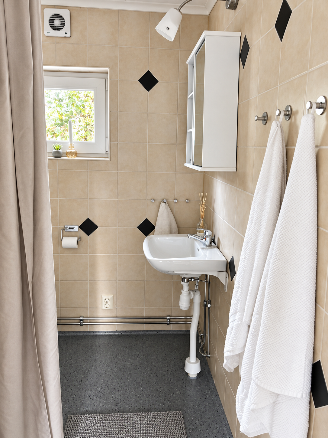 Sommaridyll nära bad och hamn – med privat jacuzzi – bild 16 av 24