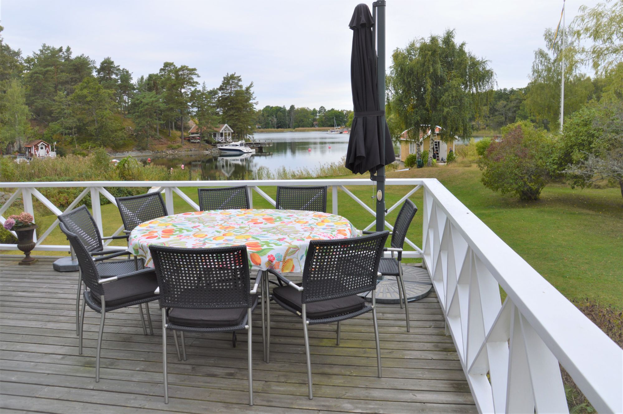 Tynningö Marsviken. Sjöställe med privat brygga – bild 22 av 24