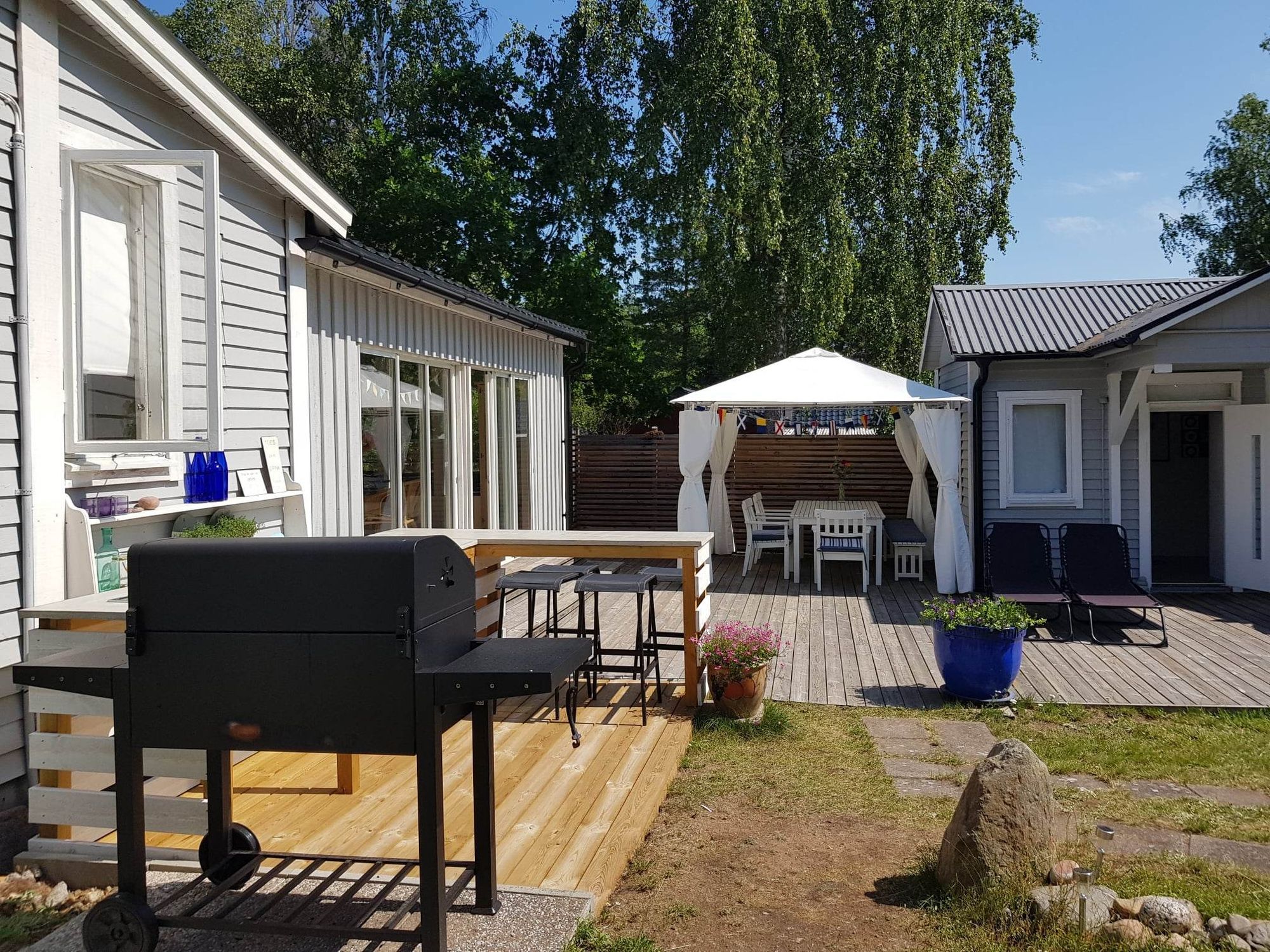 Stuga vid havet, nära strand och skog. – bild 4 av 22