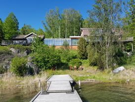 2 skärgårdshus med härlig utsikt över havsvik