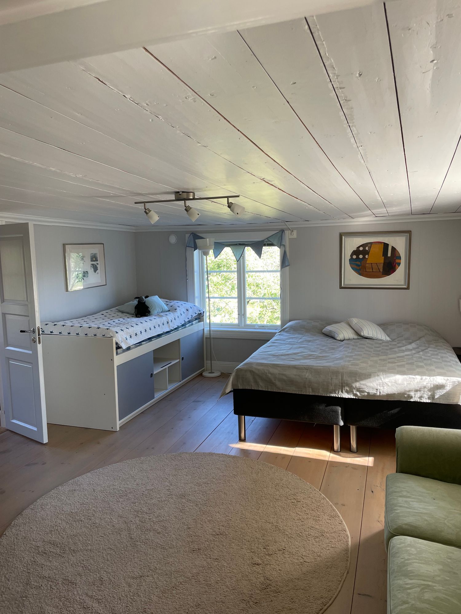 Mysig stuga i byn Löa i Bergslagen – bild 20 av 24