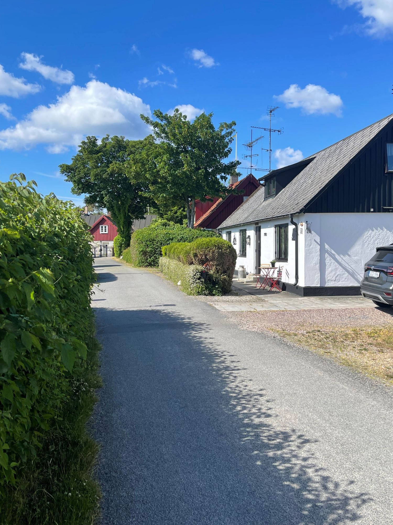 Hus i Beddingestrand med tomt ända ner till havet – bild 17 av 20