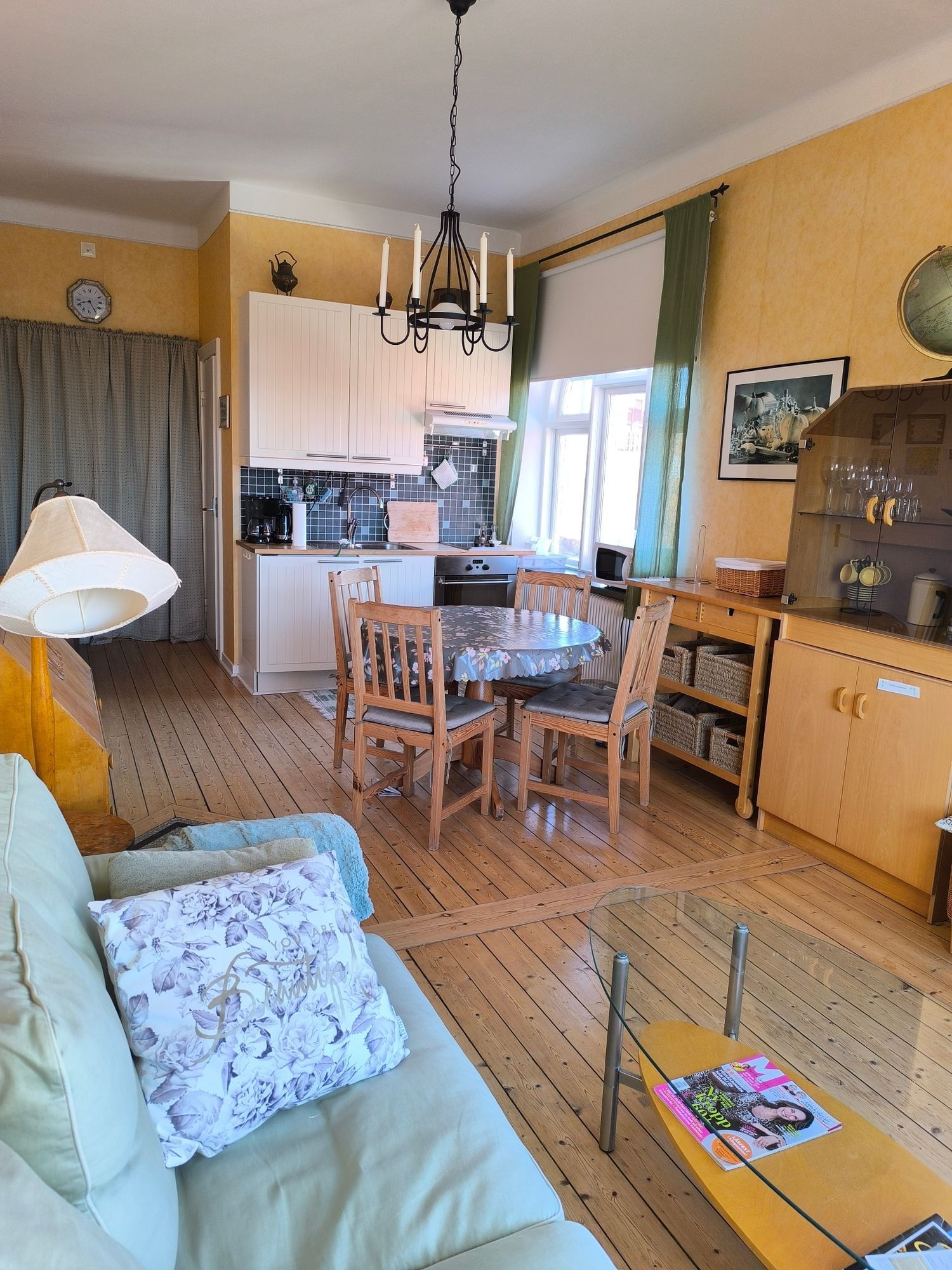 Lägenhet vid hamnen i Simrishamn, Österlen – bild 2 av 11