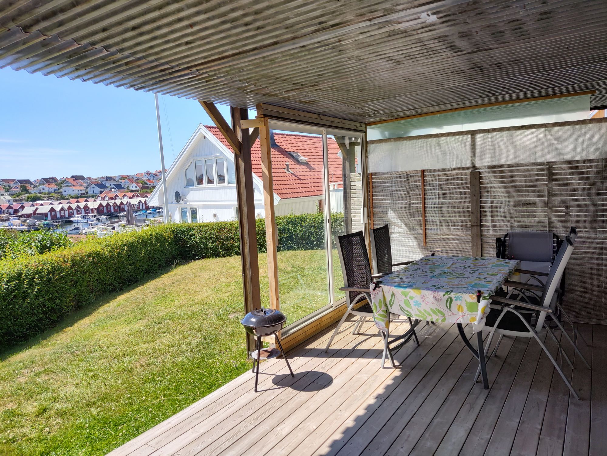 Fin lägenhet i villa med havsutsikt och nära till – bild 2 av 15