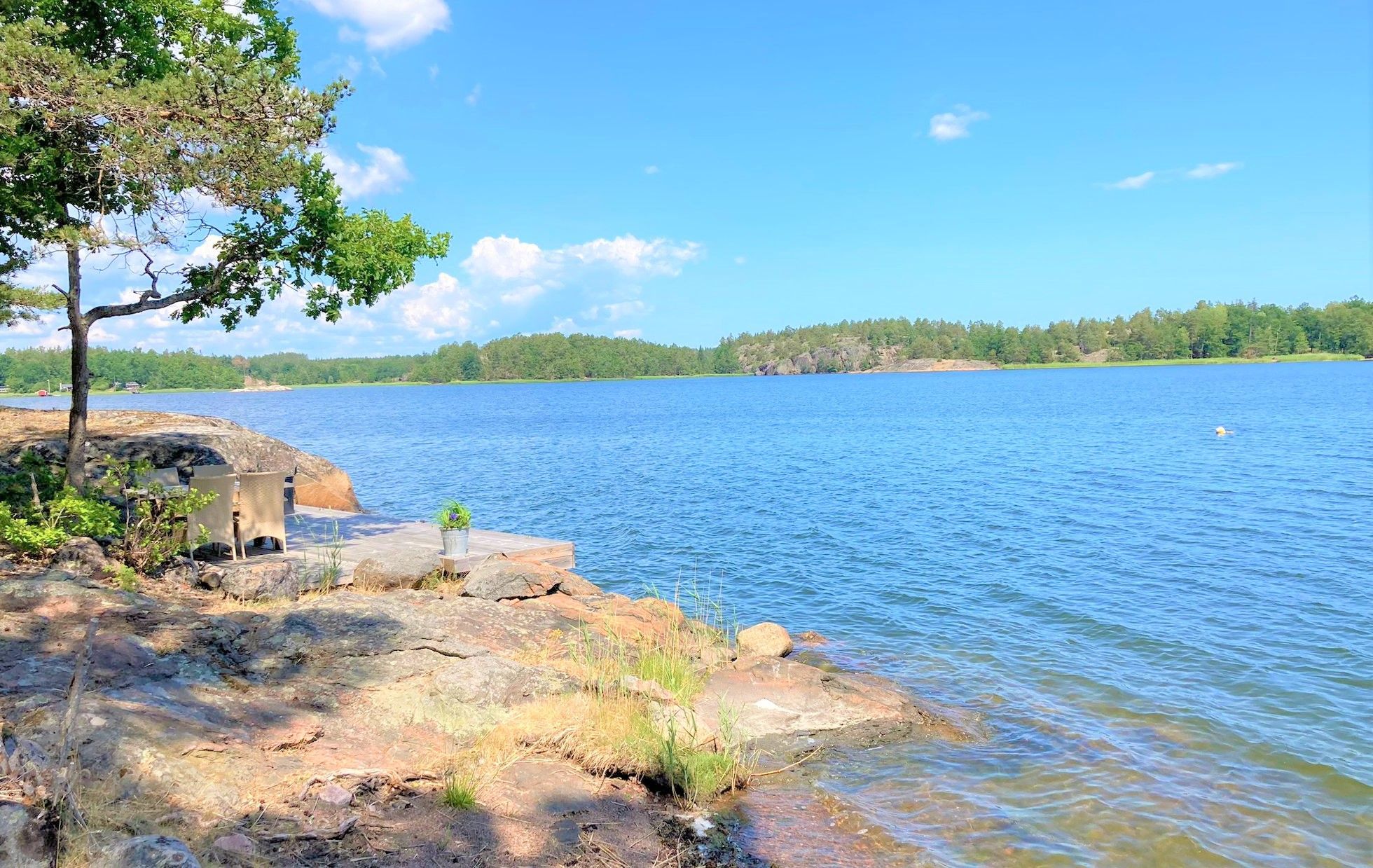Modernt fritidshus med egen brygga vid havet – bild 19 av 21